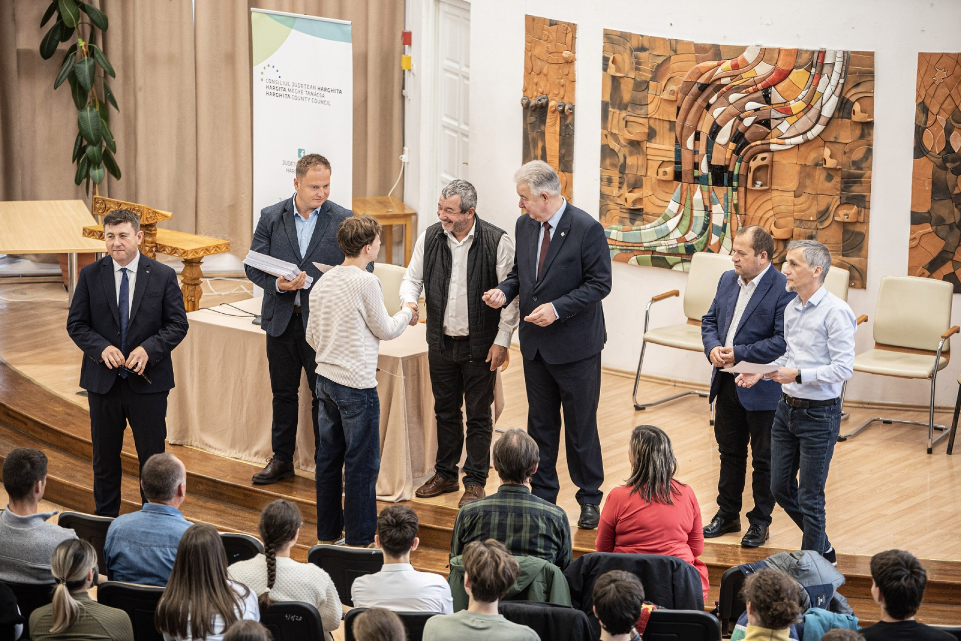 64 diákunkat, 3 csapatunkat és 30 tanárunkat díjazta