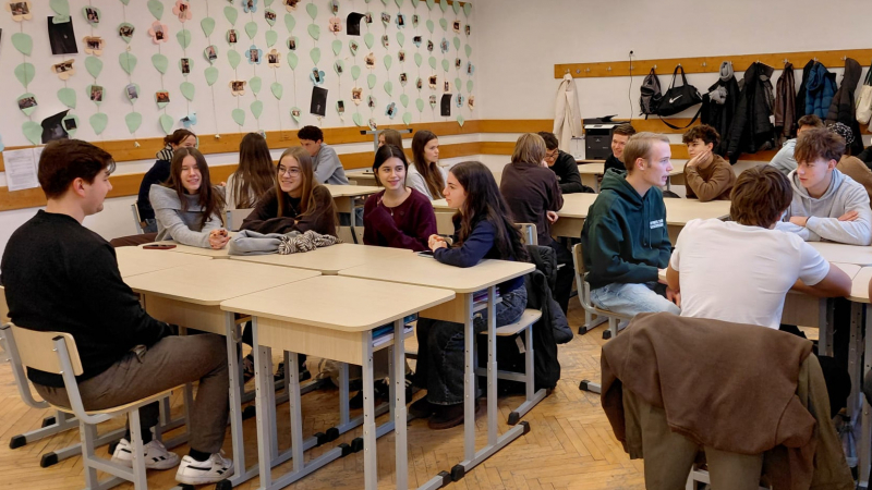 Care2Travel önkéntesek az iskolában